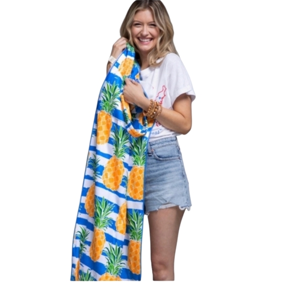 Blue Pineapple Bag Convertible beach towel - Picture 6 of 12